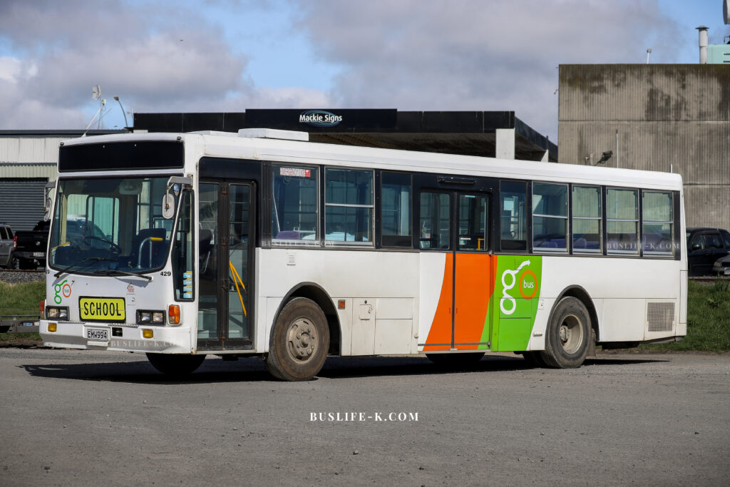 海外へ輸出された日本製の中古バス (元京急バスのいすゞキュービック)