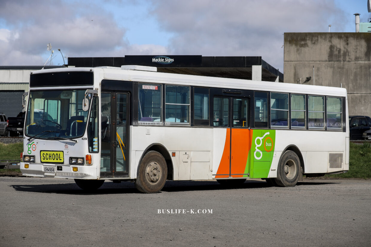 海外へ輸出された日本製の中古バス (元京急バスのいすゞキュービック)