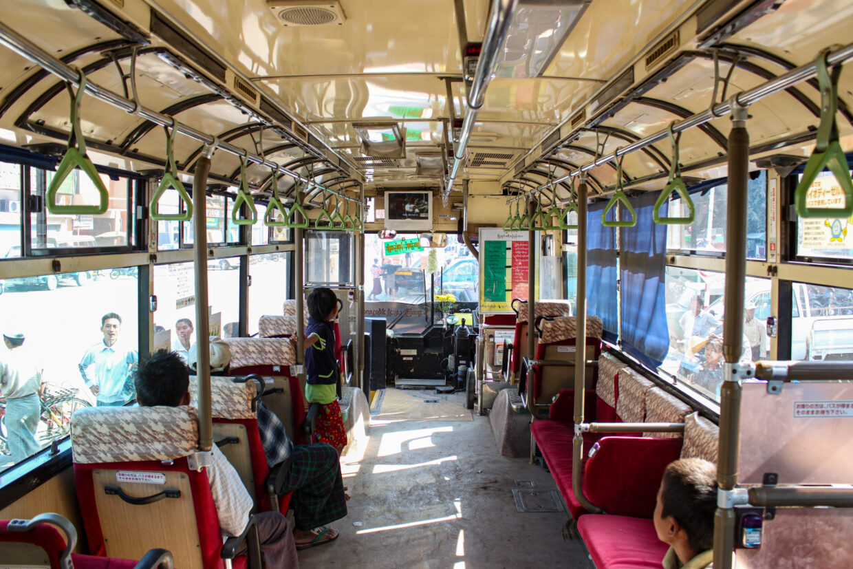 海外へ輸出された日本製の中古バス (元京都市交通局のいすゞ 58MC)