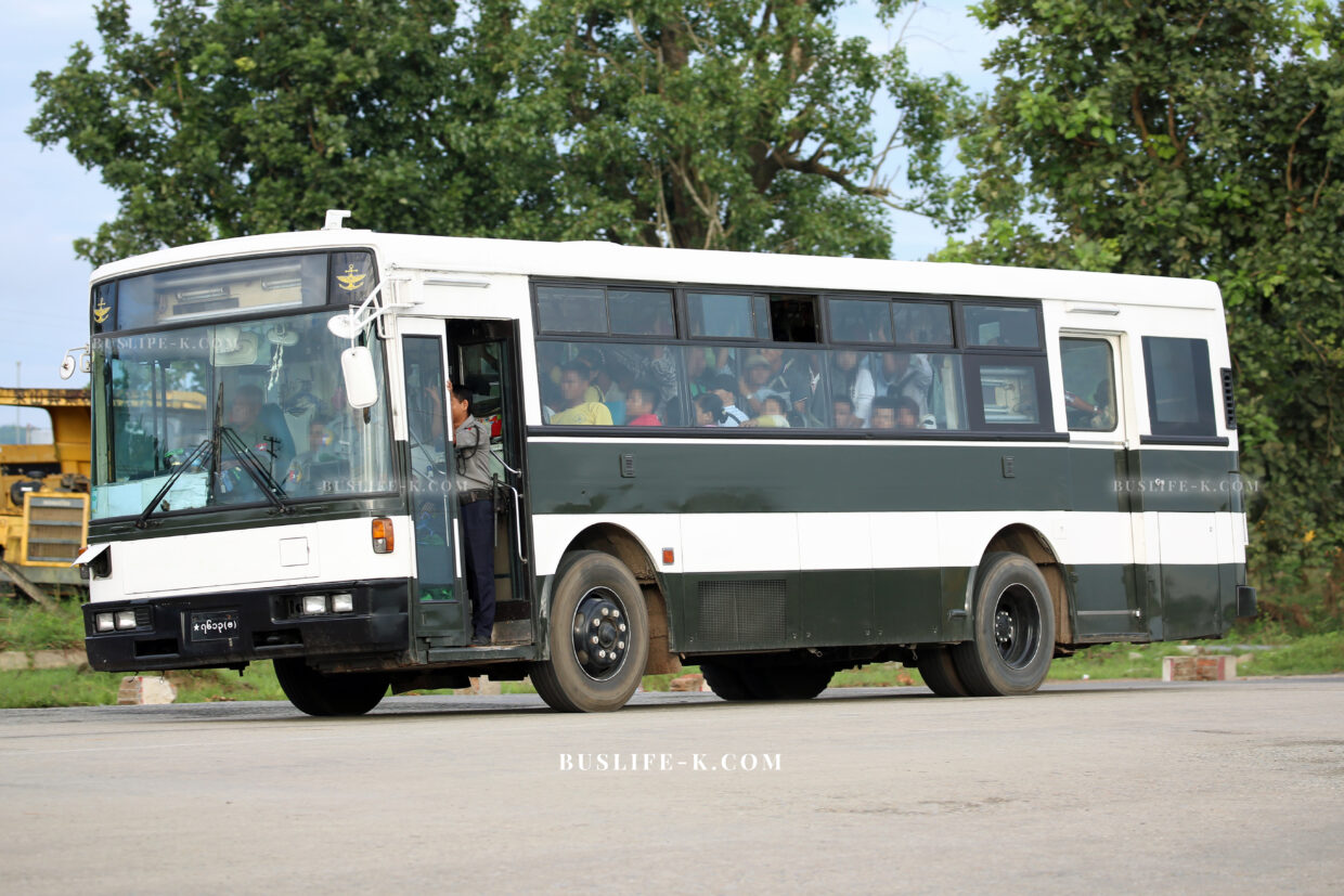 海外へ輸出された日本製の中古バス (元大阪市交通局の日産ディーゼル U-UA440HAN)